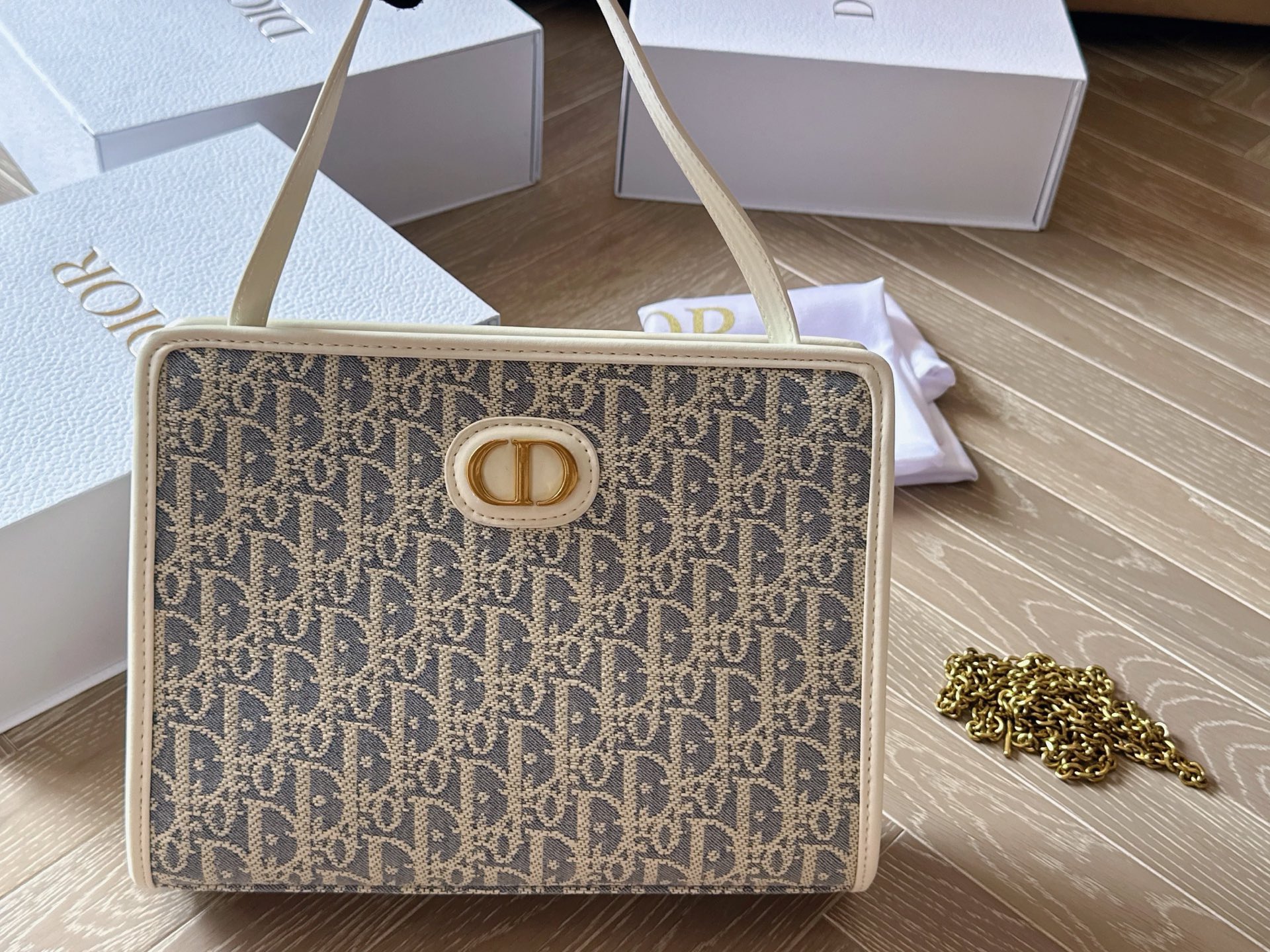 Dior Wallet On Chain