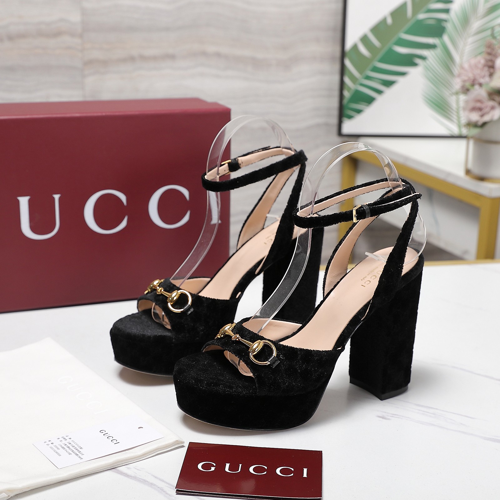 Gucci Round-toe platform high-heeled sandals