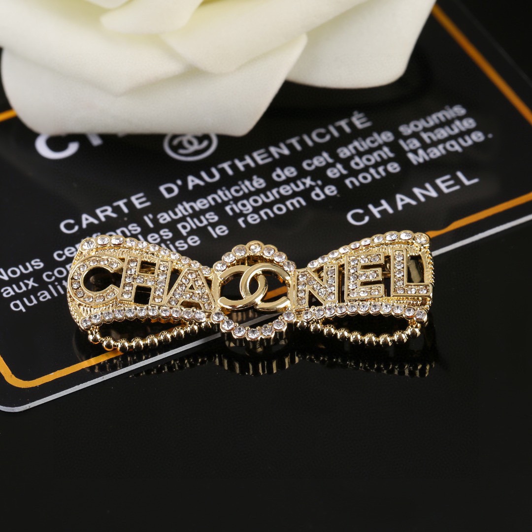 CHANEL Brooch