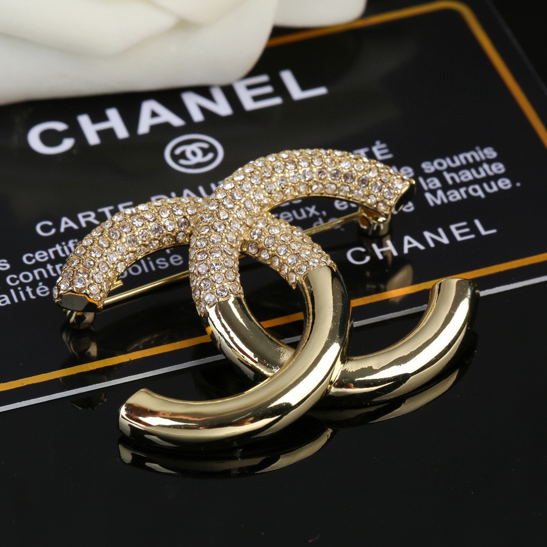 CHANEL Brooch