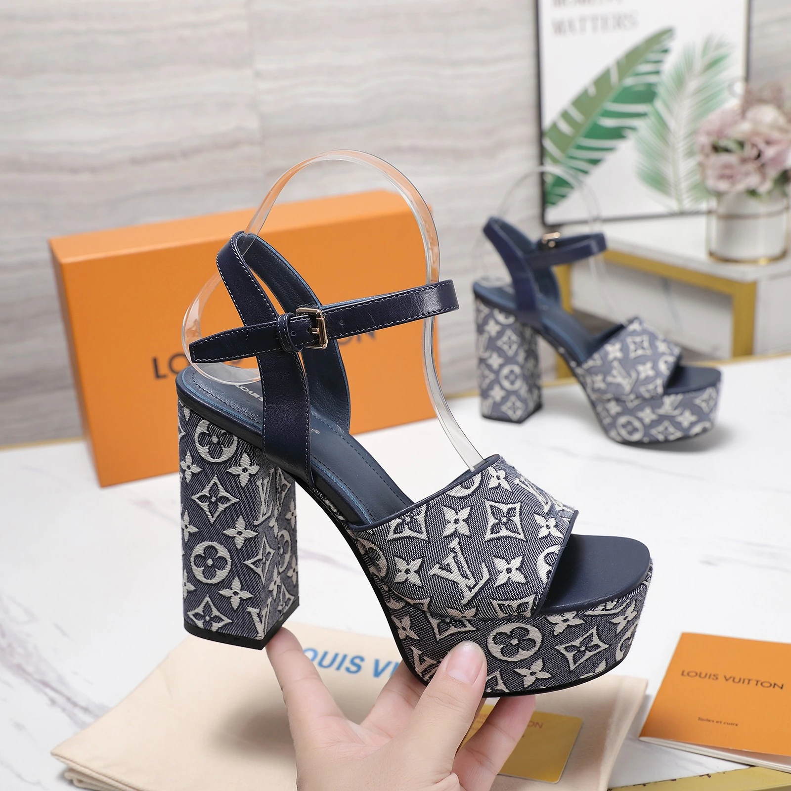 2026 Spring/Summer New Chunky Heel Water Platform Sandals
