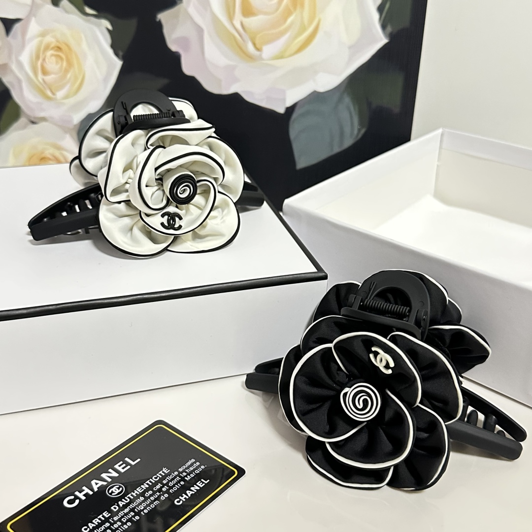 Chanel hair loop