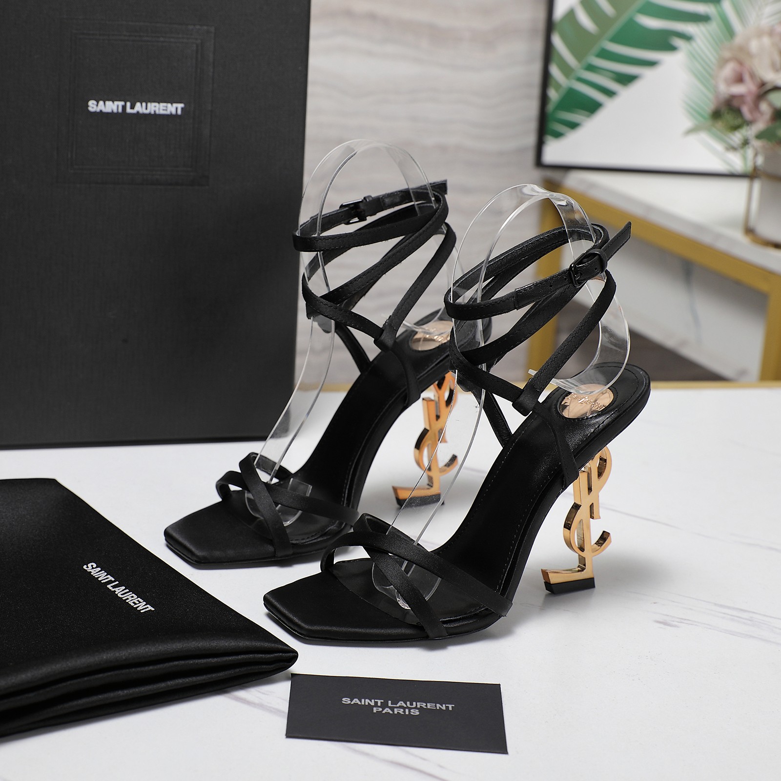YSL logo sandals with straps (Patent leather)