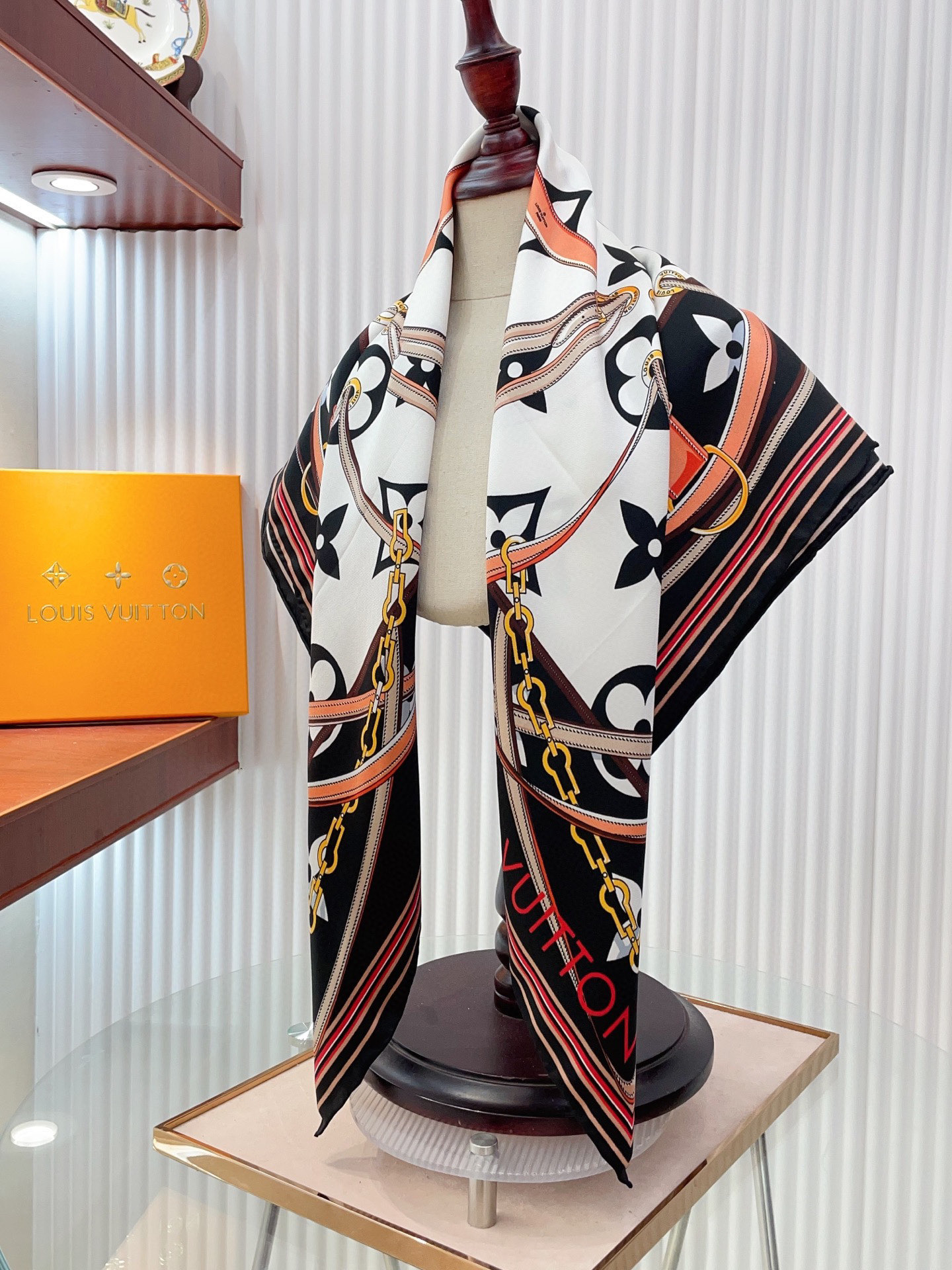 Louis Vuitton ULITMATE MONOGRAM Scarf