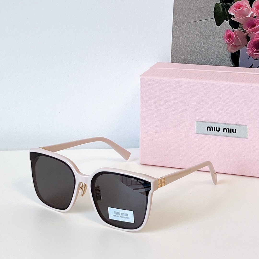 Miumiu Sunglass
