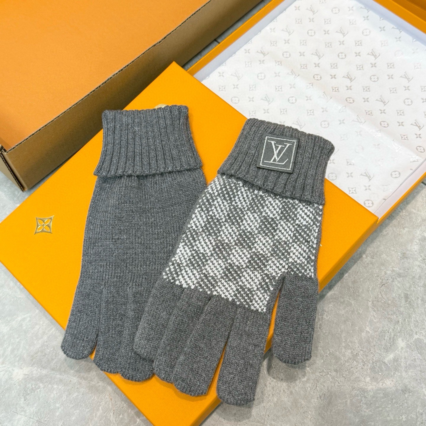 Louis Vuitton Gloves
