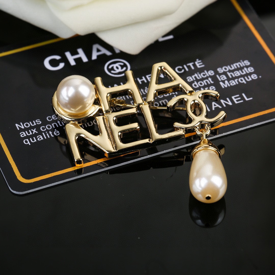 CHANEL Brooch